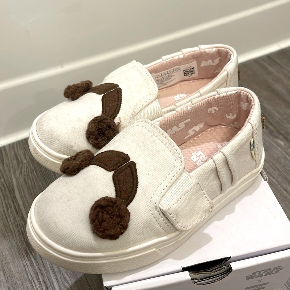 Tom’s Birch Star Wars Princess Leia Slip on